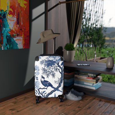 Blue & White Chinoiserie suitcase, a durable and stylish travel companion. Crafted with classic Chinoiserie designs, it's perfect for those who appreciate timeless elegance on their journeys.